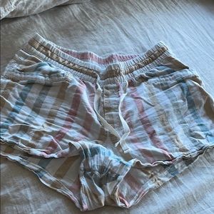 GAP linen colored shorts